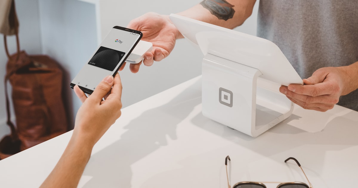 Kredittkort vs. debetkort: Sikkerhet ved netthandel